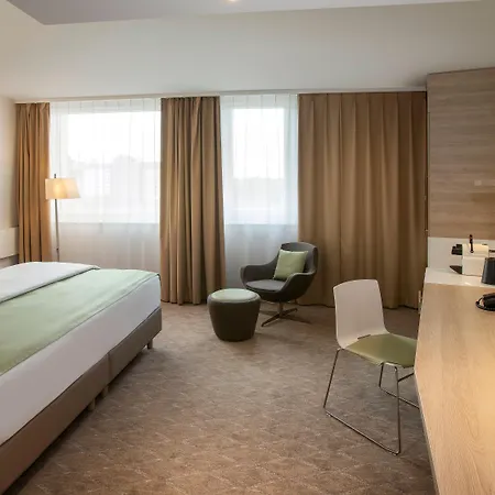 Hotel Frankfurt Airport By Ihg 4*