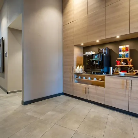 Frankfurt Airport By Ihg Szálloda 4*