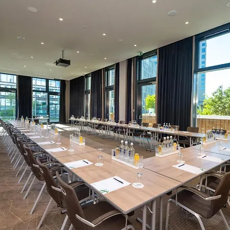 מלון Frankfurt Airport By Ihg 4*