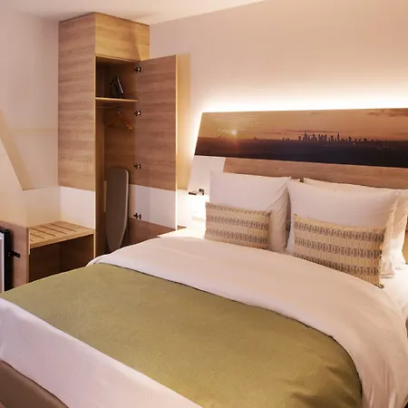 Frankfurt Airport By Ihg Hotel 4*