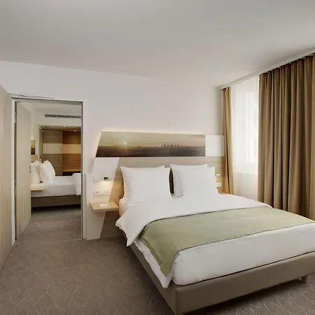 Frankfurt Airport By Ihg Hotel 4*