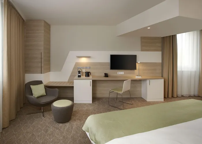 Frankfurt Airport By Ihg 4*